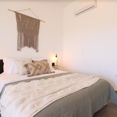 Enne Studios For Views & Tranquility Ftelia  部屋 写真