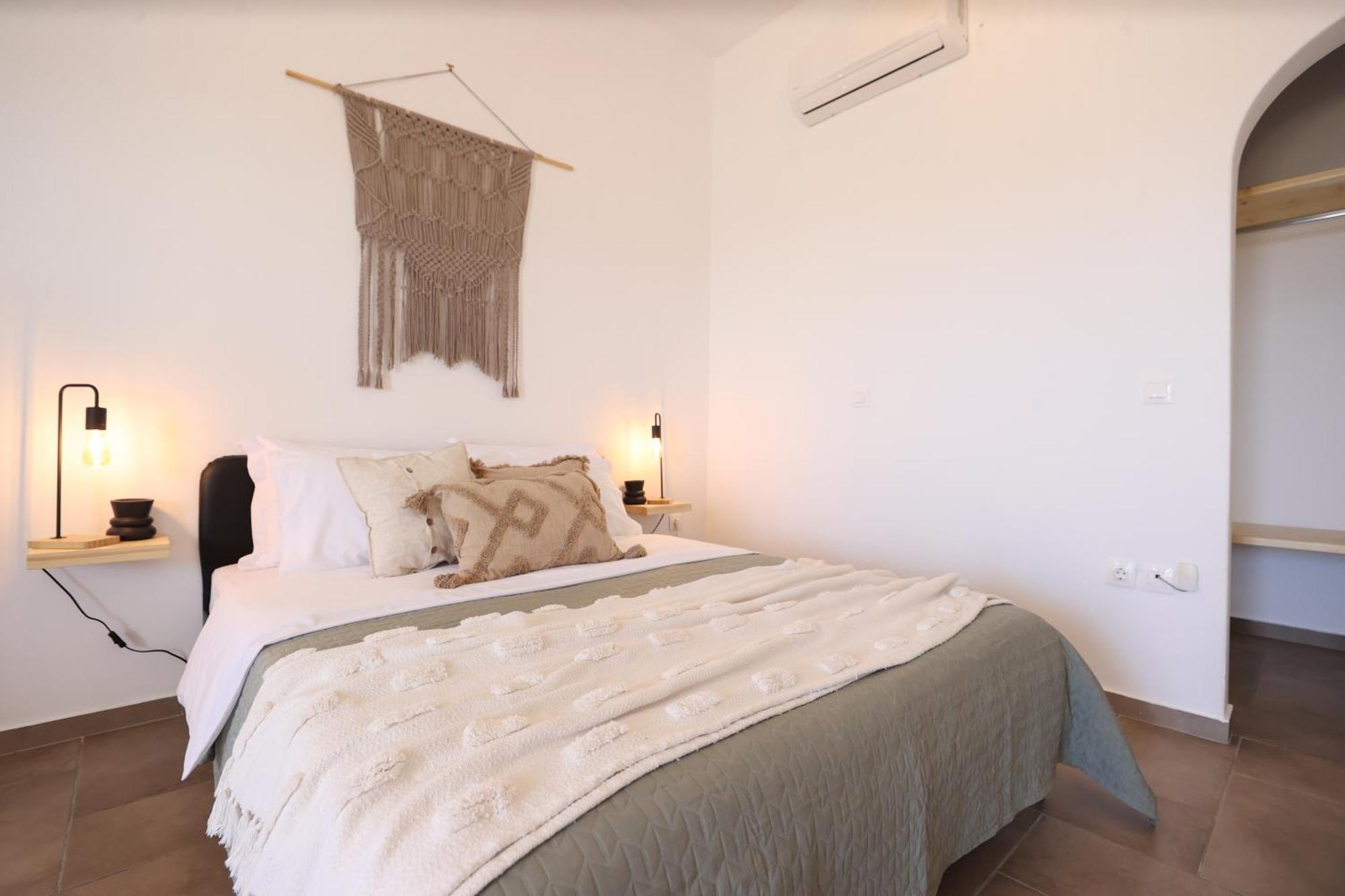 Enne Studios For Views & Tranquility Ftelia  部屋 写真