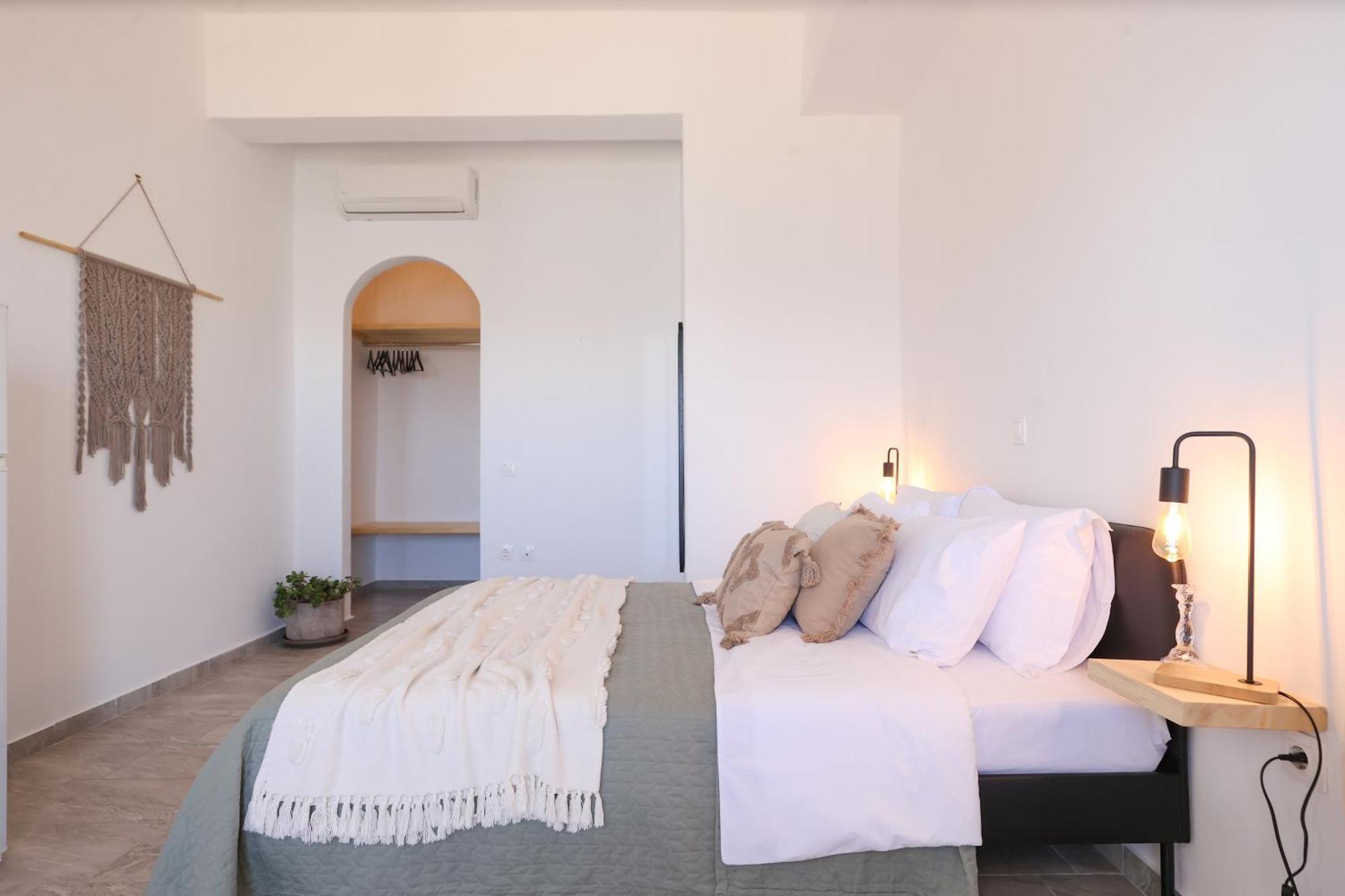 Enne Studios For Views & Tranquility Ftelia  部屋 写真