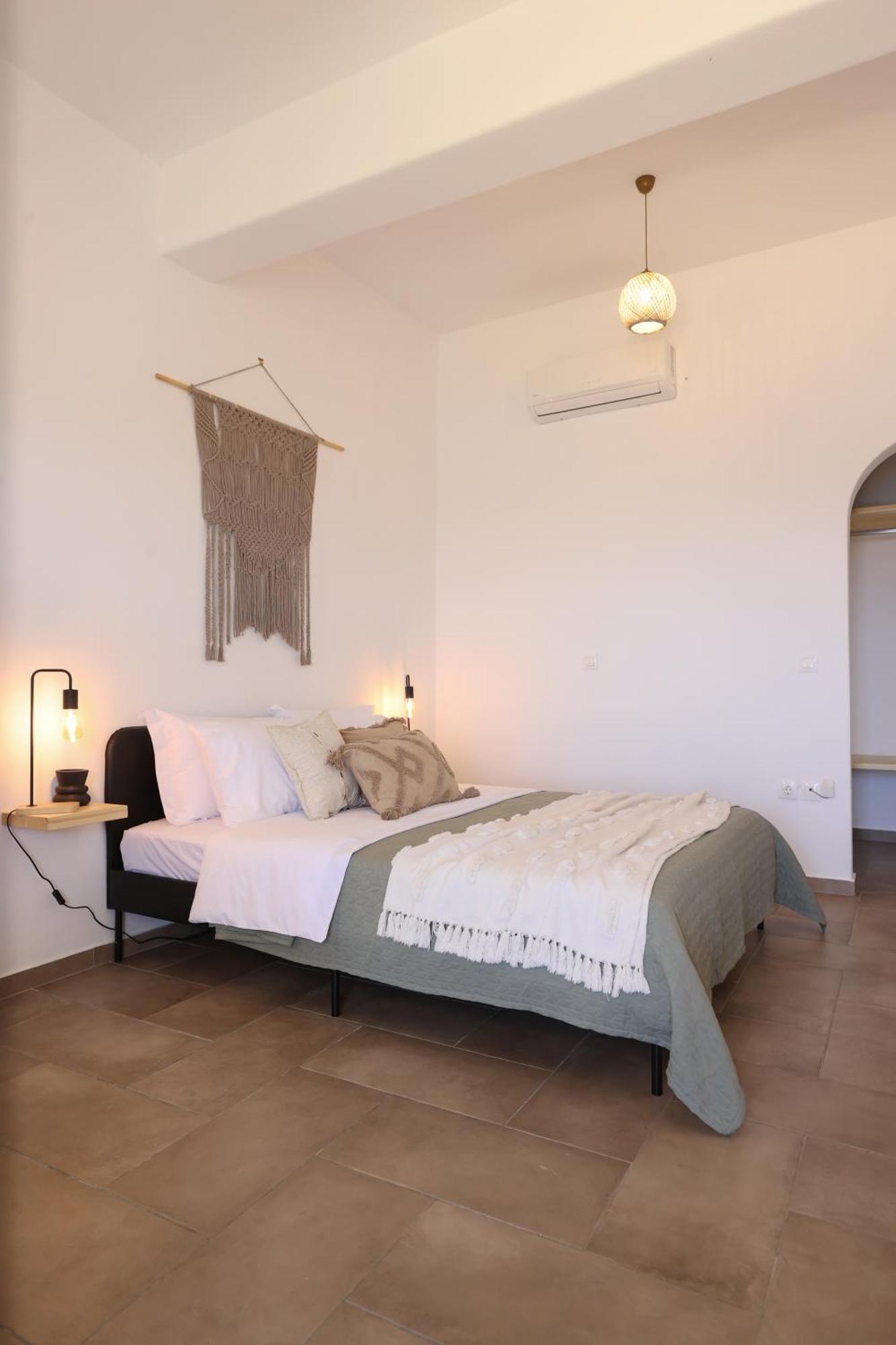 Enne Studios For Views & Tranquility Ftelia  部屋 写真